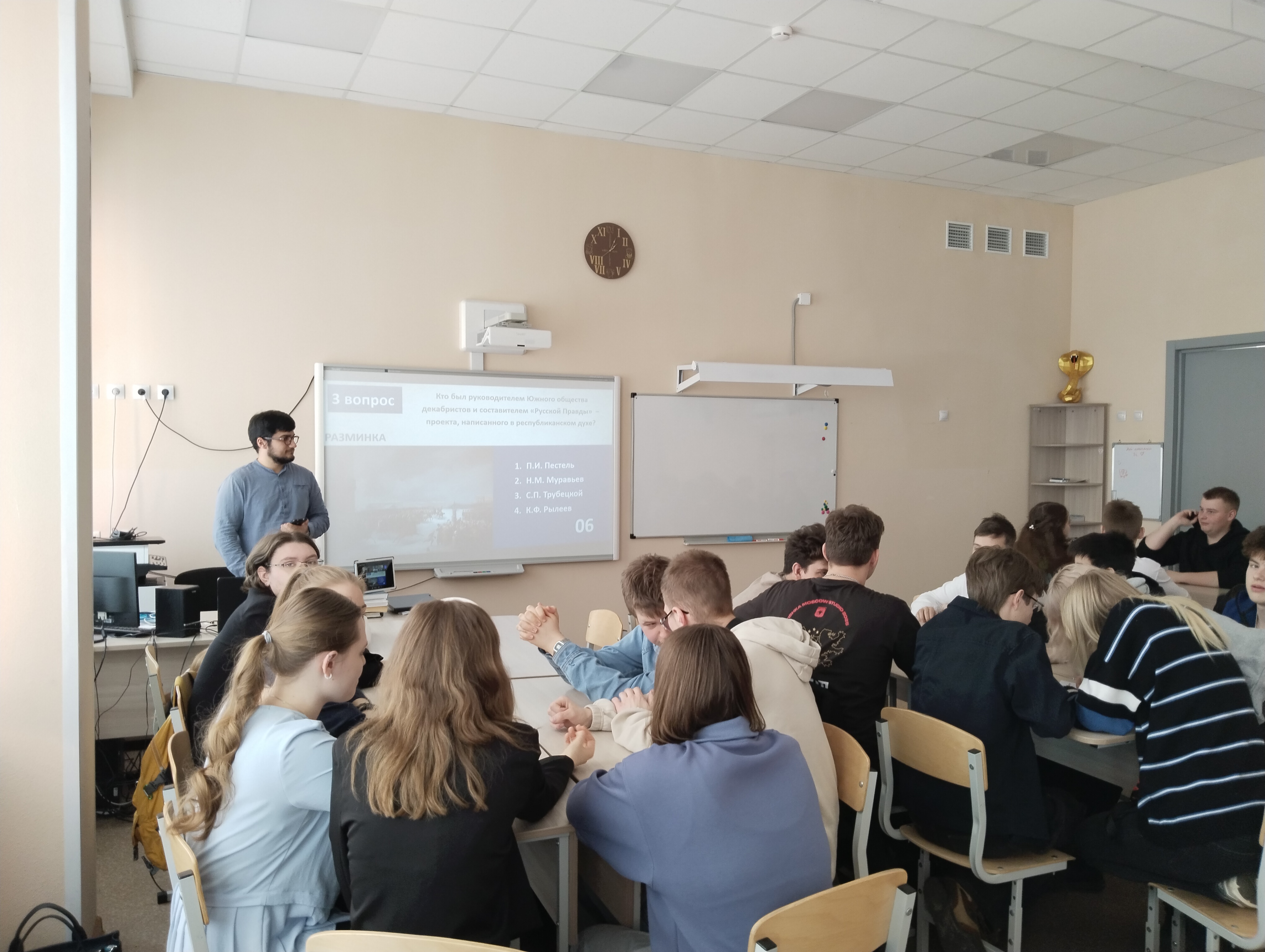 Учащиеся 9а и 10а классов - участники межрегионального турнира.