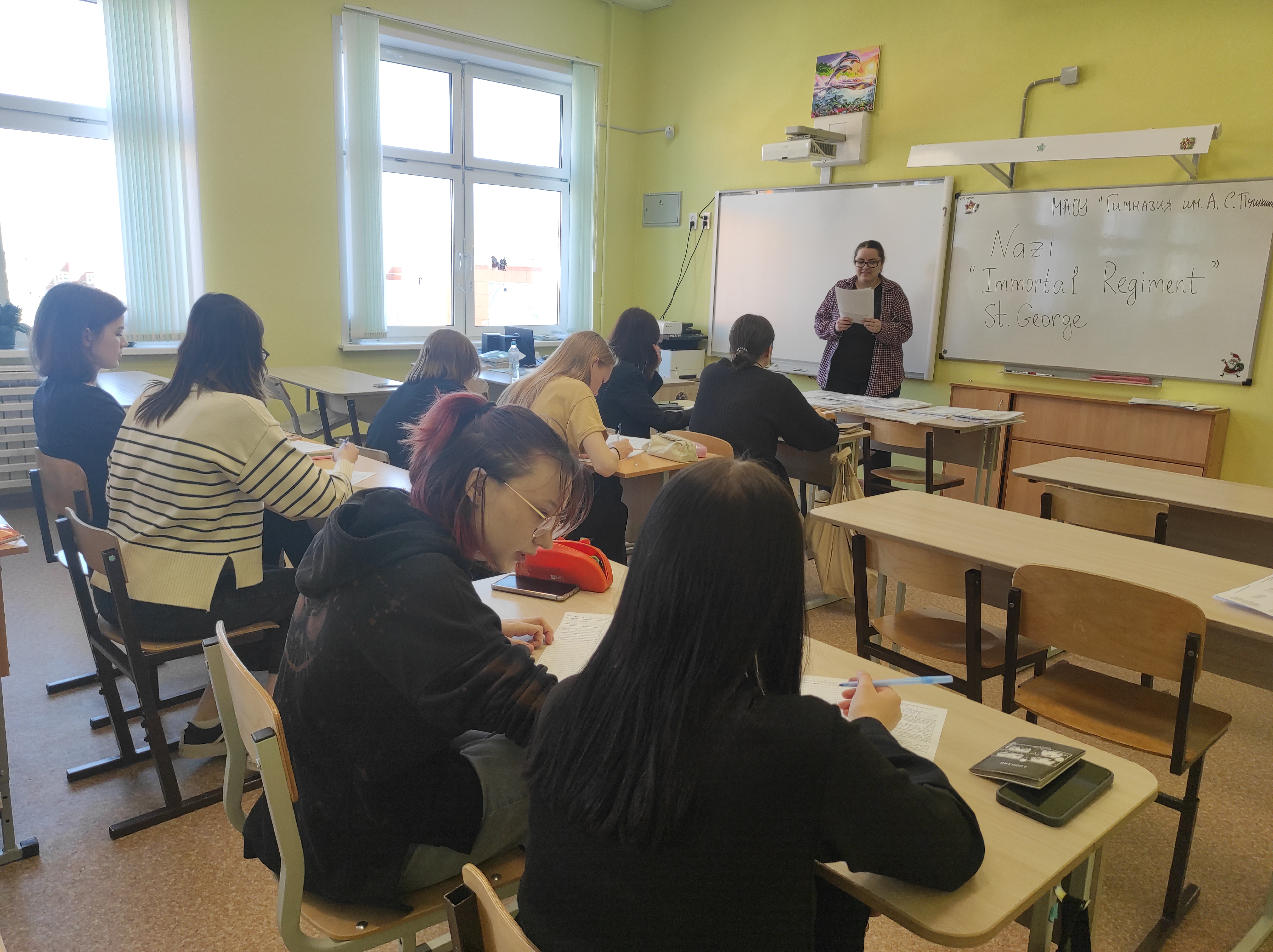 Более 35 учащихся 10-11 классов приняли участие в Едином диктанте на английском языке среди обучающихся старших классов общеобразовательных учебных заведений республики Коми.