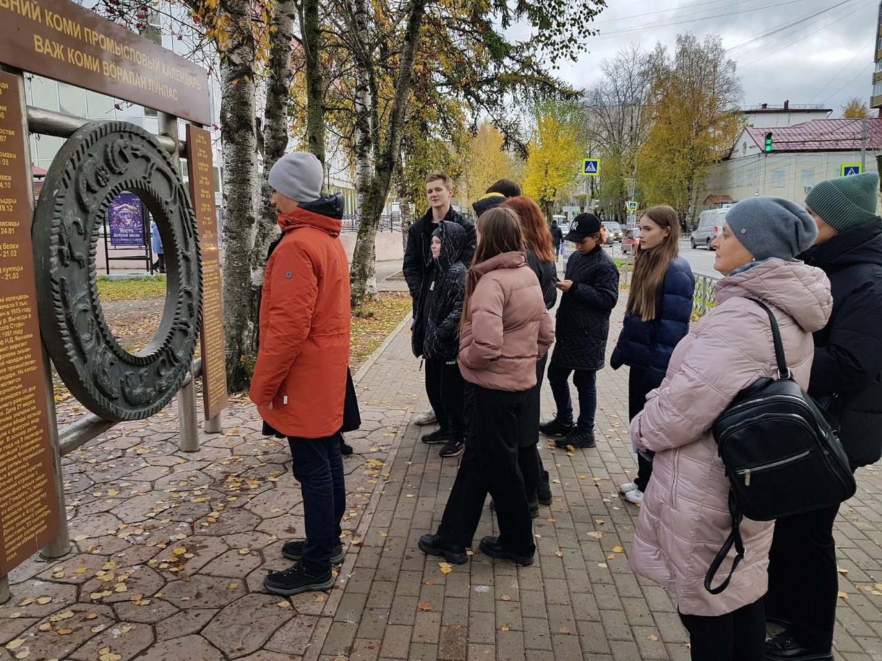 Восьмиклассники гимназии стали участниками экскурсии «Легенды Сыктывкара» по достопримечательностям и арт-объектам родного города.