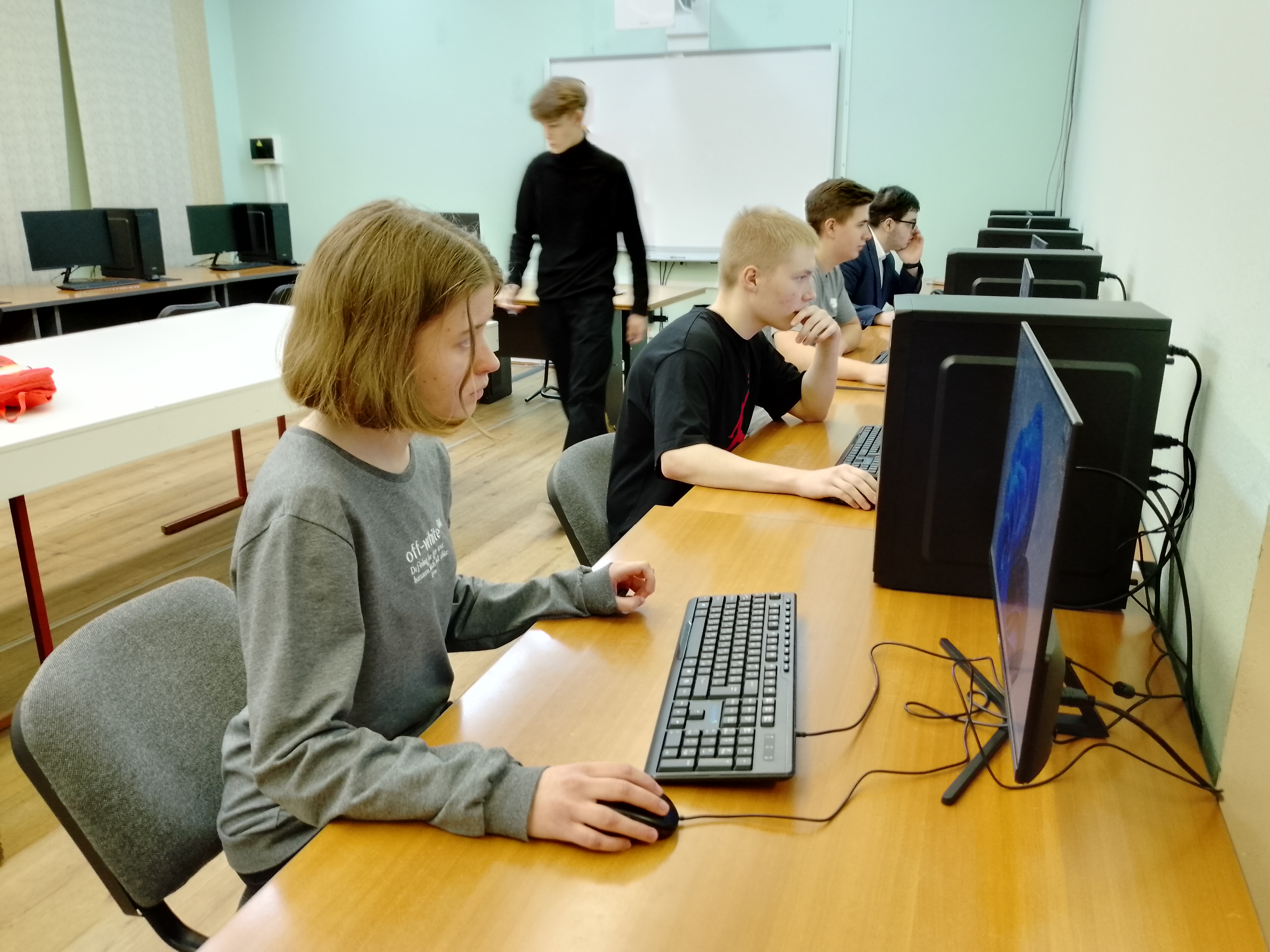 Команда гимназии стала призером муниципальной игре по информатике «В мире информатики»..