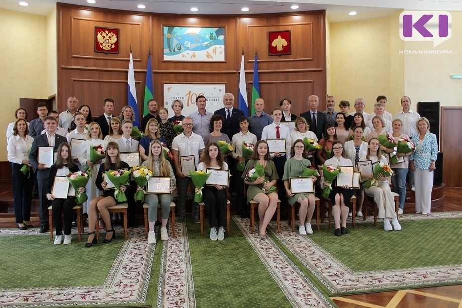 Глава Коми наградил победителей и призеров всероссийских олимпиад, а также стобалльников 2022 года.