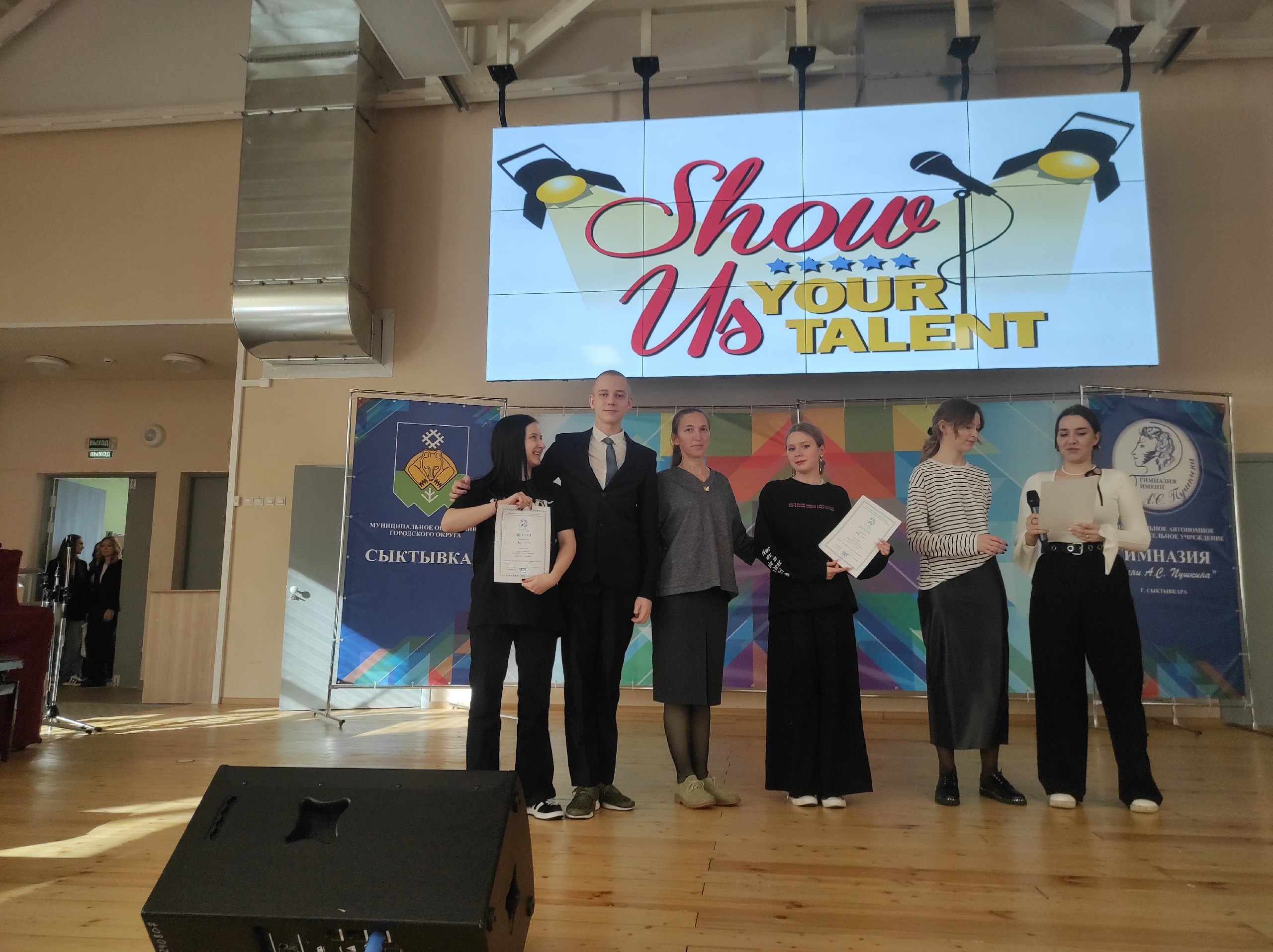 18 марта в гимназии состоялось «Spring talent show» — шоу талантов среди будущих выпускников гимназии — учащихся 9 и 11 классов..