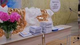 Торжественная церемония вручения аттестатов.