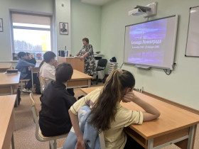 Блокадный Ленинград - город-герой.