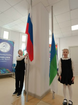 Еженедельная торжественная церемония поднятия государственных флагов.