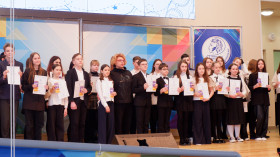 На церемонии награждения «Виват, гимназия!» были отмечены грамотами учащиеся за успехи в литературе.