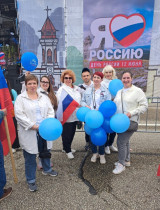 Педагогический коллектив гимназии принял участие в праздновании Дня России и Дня города.