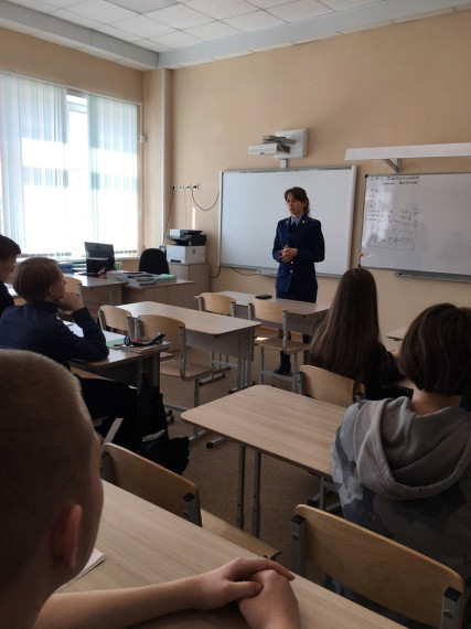 В гимназии прошли беседы с представителем прокуратуры г.Сыктывкара.
