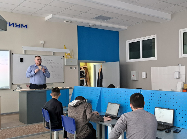 В гимназии реализуется муниципальный проект «Профессии в деталях» для учащихся 8 - 10 классов образовательных организаций г. Сыктывкара.