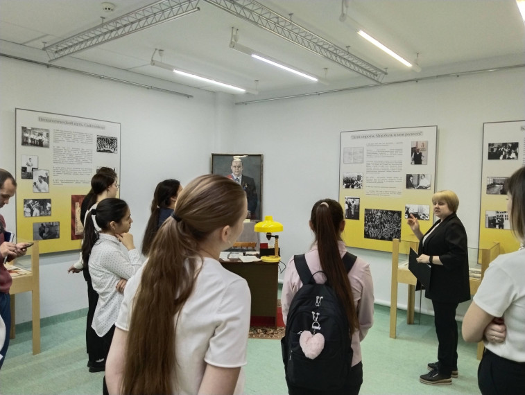 Педагоги гимназии посетили выставку, посвященную жизни и творчеству Александра Александровича Католикова..