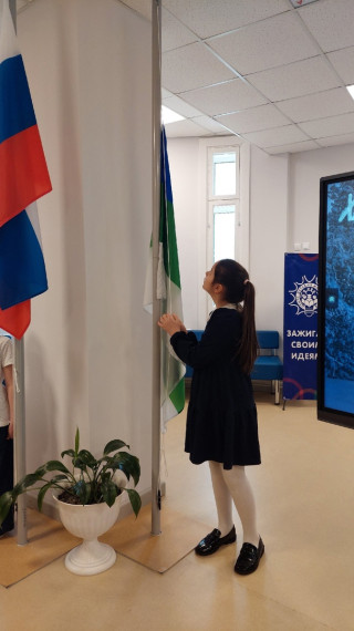 12 февраля состоялась очередная традиционная церемония поднятия флагов Российской Федерации и Республики Коми..