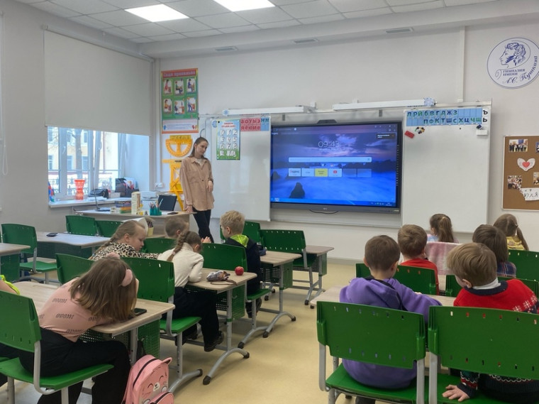 В рамках работы детского оздоровительного лагеря было проведено занятие «Разговоры о важном» на тему «Единство народов России».
